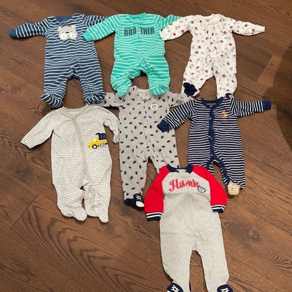 7 Pairs of Carter’s 6 months Footed Pajamas - Picture 1 of 8